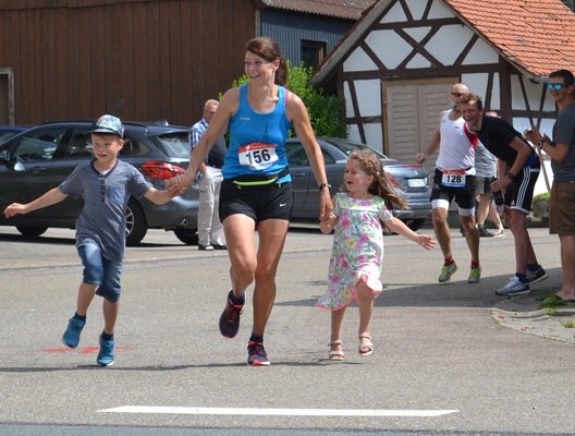 2306190211  Carmen Hautum Siegerin 10 km