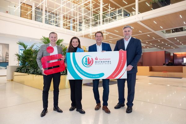 VertragsunterzeichnungSparkassenMetropolmarathon(c)NorbertWilhelmi